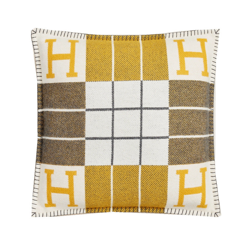 H MONO PILLOW