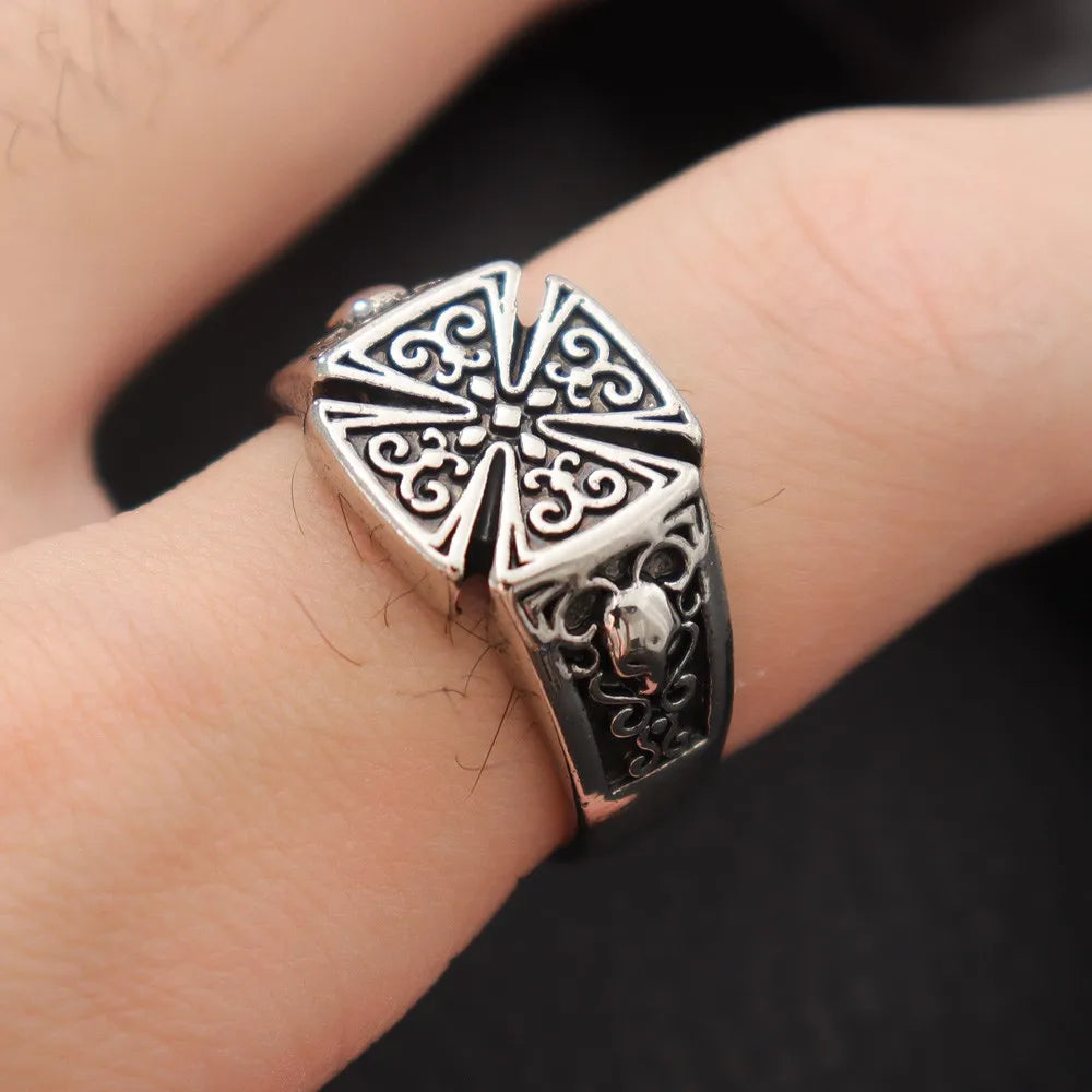 Retro Knight Shield Cross Ring