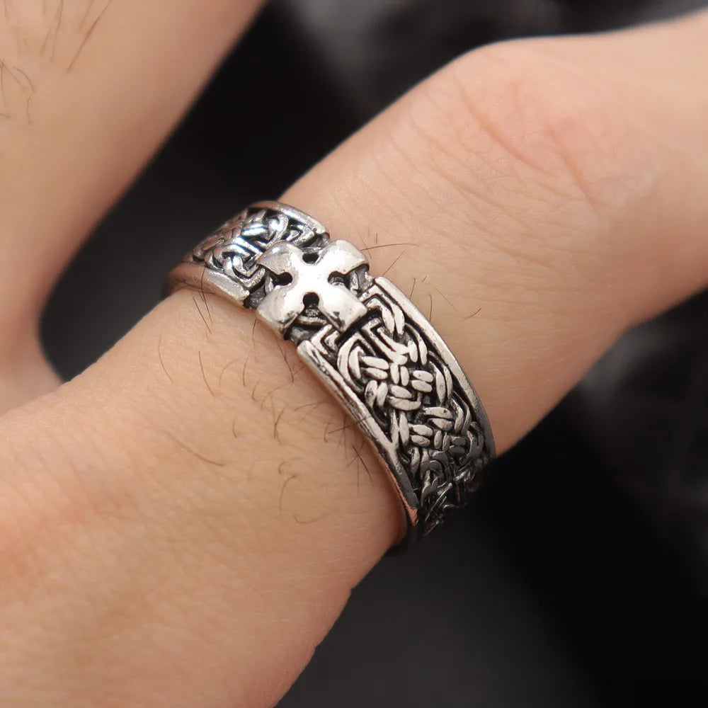 Retro Knight Shield Cross Ring