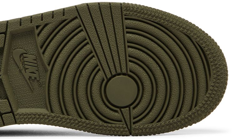 https://image.goat.com/transform/v1/attachments/product_template_additional_pictures/images/092/363/173/original/1049525_05.jpg.jpeg?action=crop&width=750