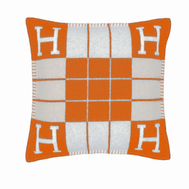 H MONO PILLOW