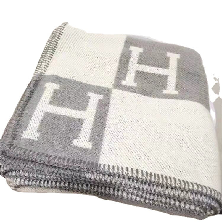H MONO BLANKET SHAWL